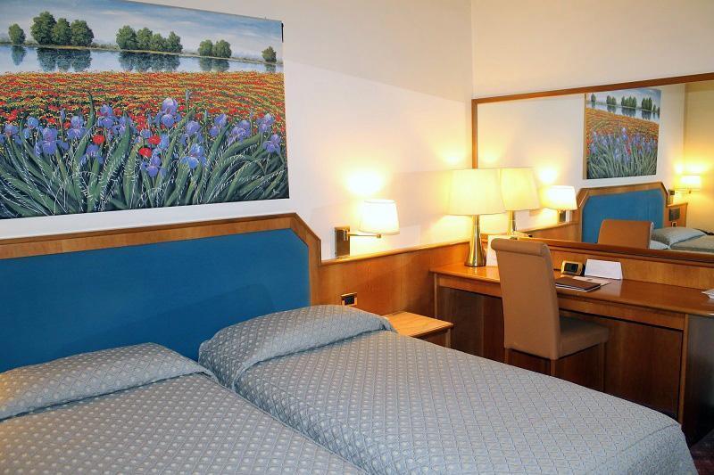 Ih Hotels Milano Eur - Trezzano Sul Naviglio Εξωτερικό φωτογραφία