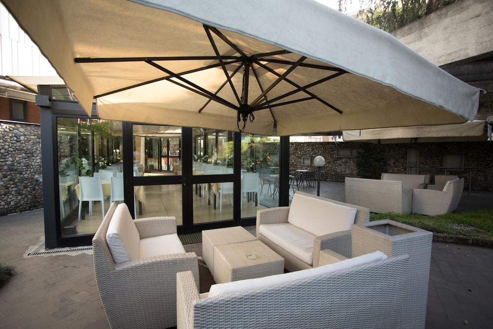 Ih Hotels Milano Eur - Trezzano Sul Naviglio Εξωτερικό φωτογραφία