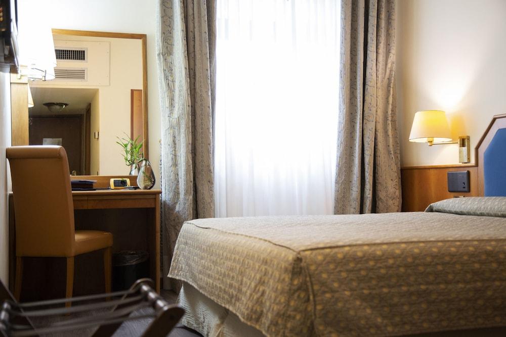 Ih Hotels Milano Eur - Trezzano Sul Naviglio Εξωτερικό φωτογραφία