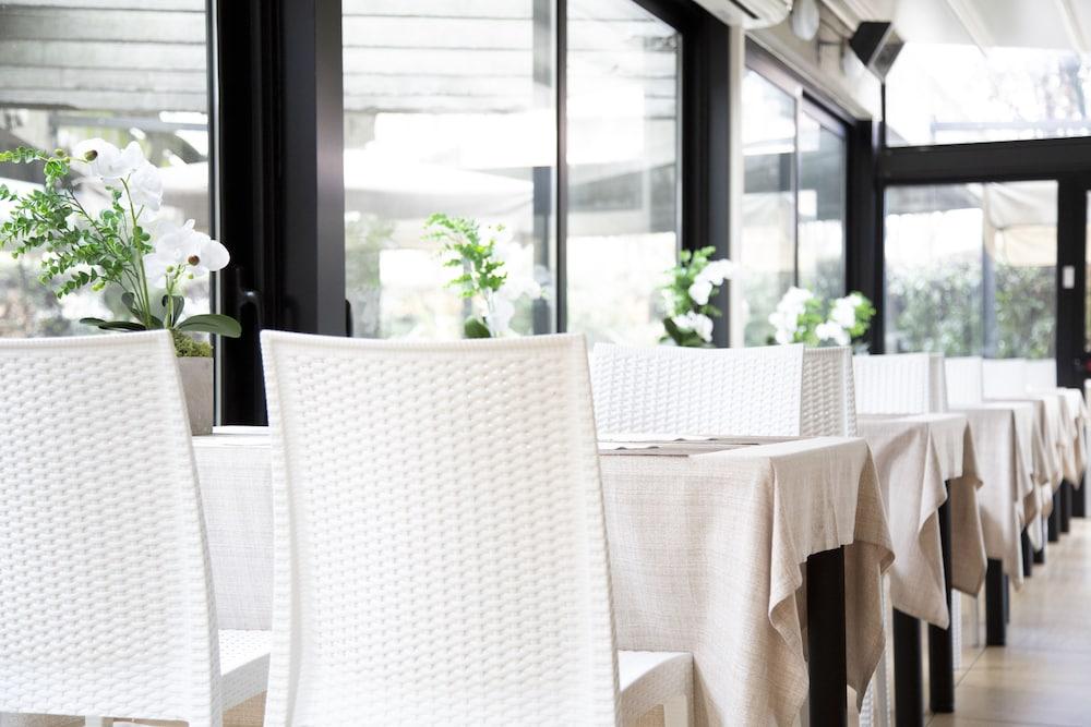 Ih Hotels Milano Eur - Trezzano Sul Naviglio Εξωτερικό φωτογραφία