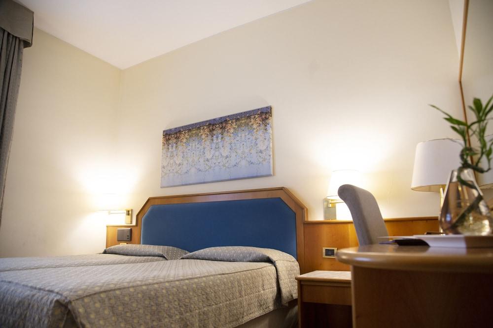 Ih Hotels Milano Eur - Trezzano Sul Naviglio Εξωτερικό φωτογραφία