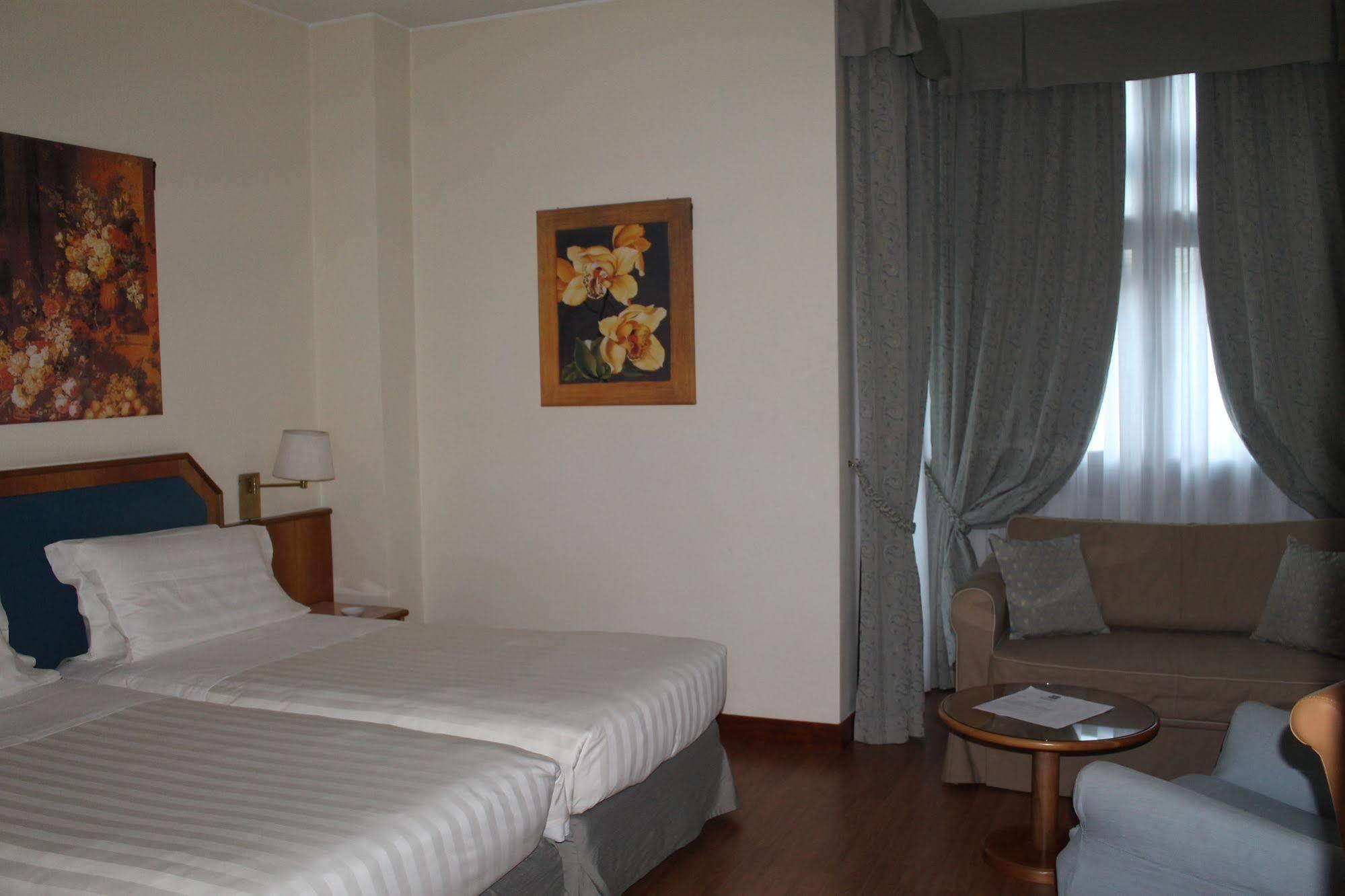 Ih Hotels Milano Eur - Trezzano Sul Naviglio Εξωτερικό φωτογραφία