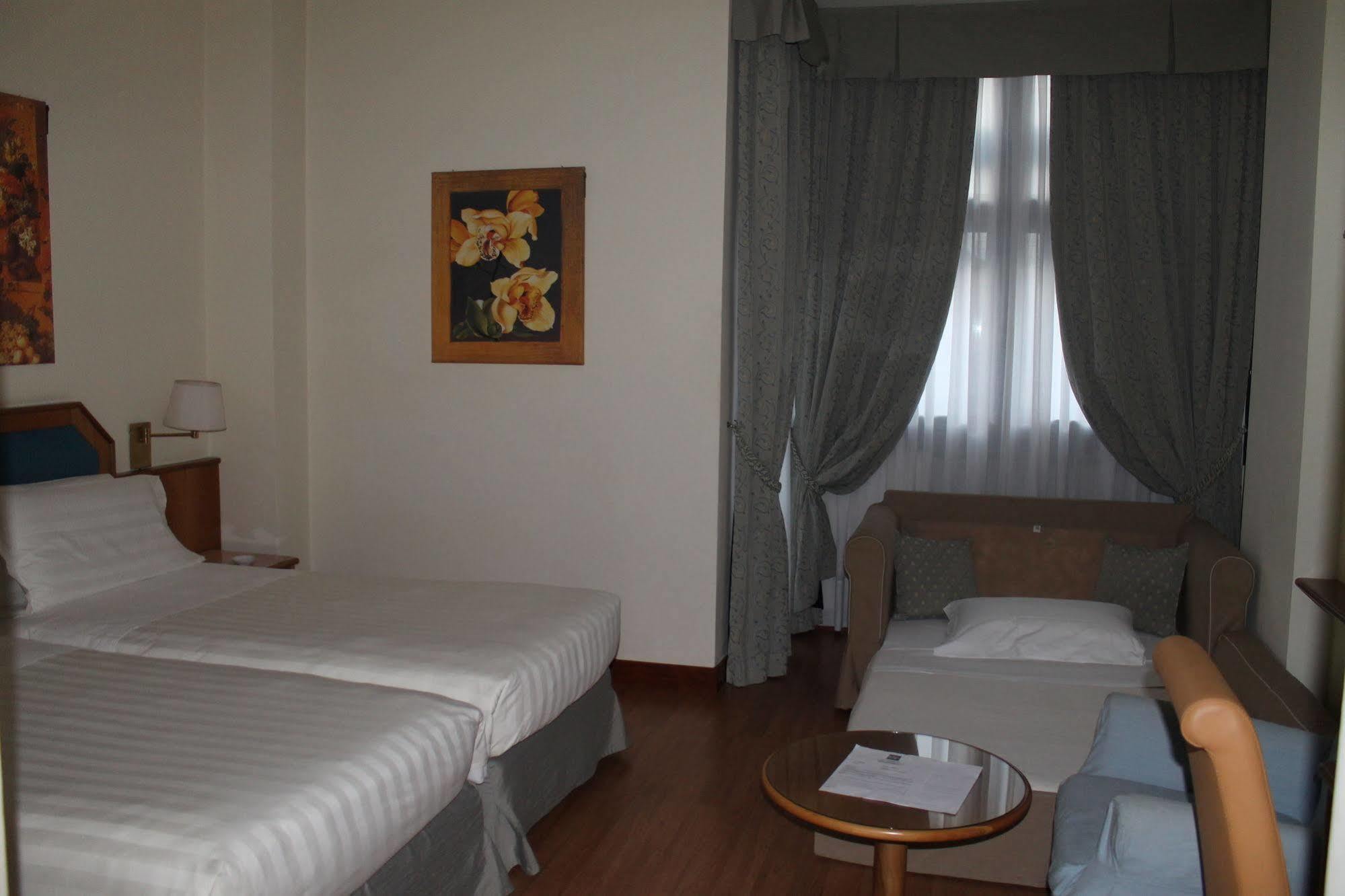 Ih Hotels Milano Eur - Trezzano Sul Naviglio Εξωτερικό φωτογραφία